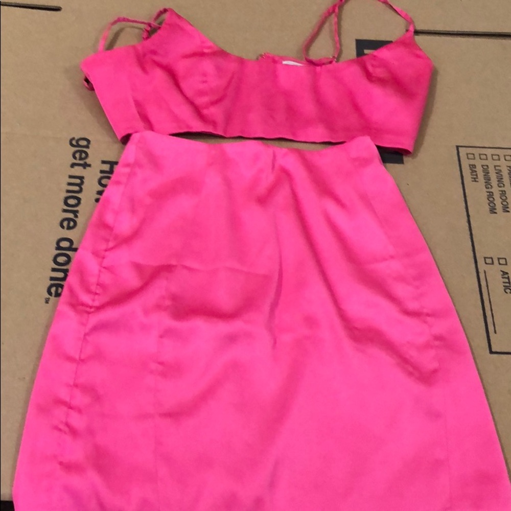 HOT PINK SATIN TWO PIECE SET.